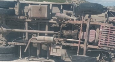 Beyşehir’de kamyonet devrildi: 2 yaralı
