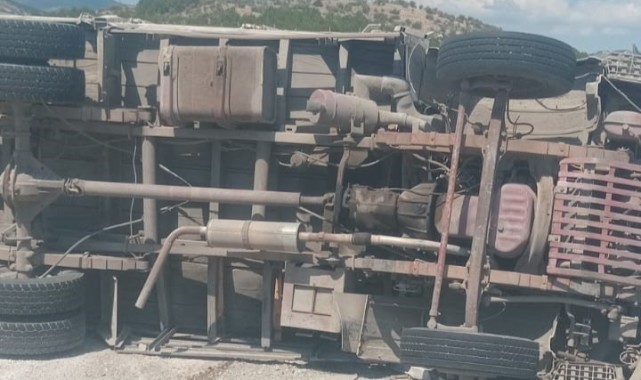 Beyşehir’de kamyonet devrildi: 2 yaralı