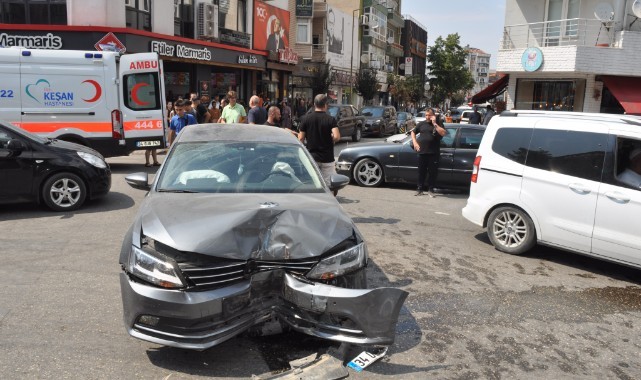 Edirne'de iki otomobil çarpıştı: 2'si çocuk 5 yaralı