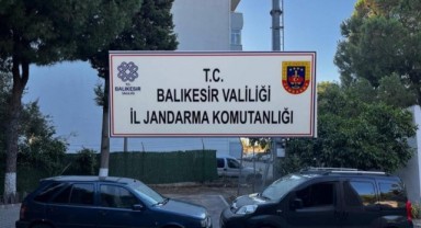 Edremit'te 13 düzensiz göçmen ve organizatörler jandarmaya yakalandı