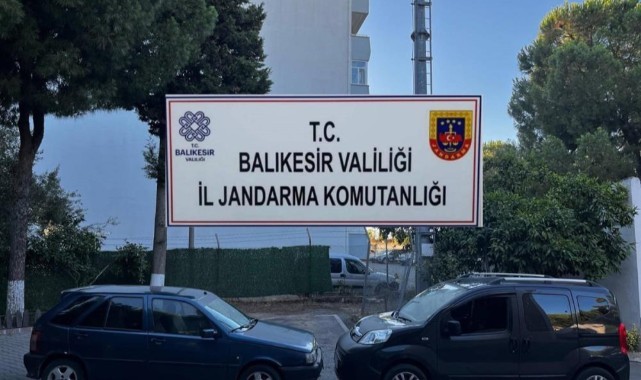 Edremit'te 13 düzensiz göçmen ve organizatörler jandarmaya yakalandı