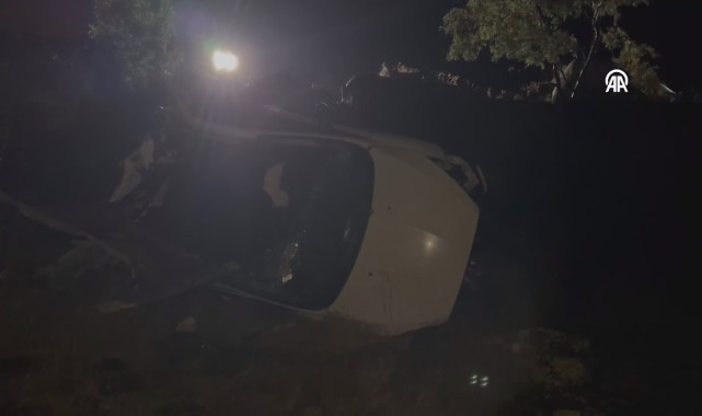 Elazığ'da devrilen otomobildeki 2 kişi öldü, 1 kişi yaralandı