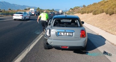 Emniyet şeridinde otomobilden inen sürücüye tır çarptı