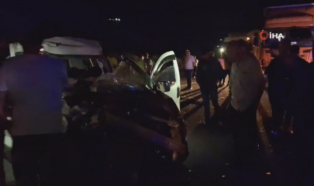 Erzincan'da otomobil traktöre çarptı! 3 ölü, 3 yaralı