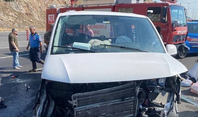Gaziantep'te minibüs devrildi! 1 ölü, 8 yaralı