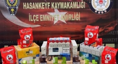 Gümrük kaçağı cep telefonu ve sigara ele geçirildi