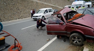 Gümüşhane’de iki otomobil çarpıştı: 2 ölü, 3 yaralı