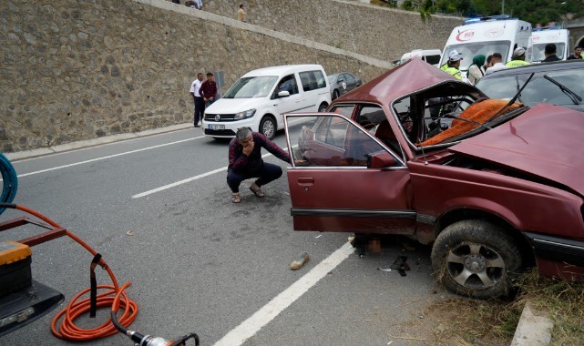 Gümüşhane’de iki otomobil çarpıştı: 2 ölü, 3 yaralı