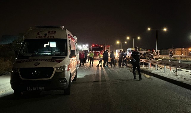 Hafif ticari araç bariyere çarptı: 1 ölü, 1 yaralı