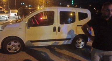 Hafif ticari araç ile motosiklet çarpıştı: 1 yaralı