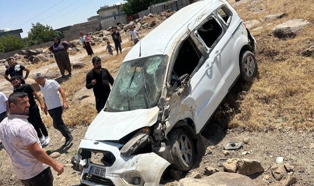 Hafif ticari araç şarampole yuvarlandı: 1 yaralı
