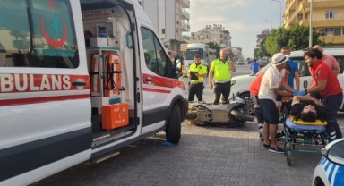 Hafif ticari araçla çarpışan motosiklet sürücüsü yaralandı