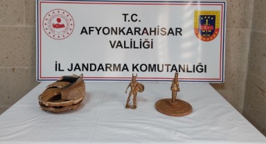 Jandarma takibe aldığı araçta tarihi eser ele geçirdi