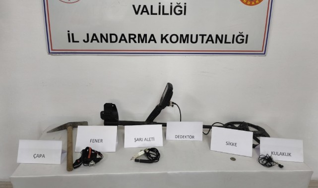 Jandarmadan kaçan şahıs tarihi sikke ile yakalandı