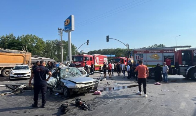 Kamyon ve 2 otomobilin karıştığı kazada can pazarı