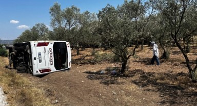 Karayolunda kamyonet otobüsle çarpıştı: 10 yaralı