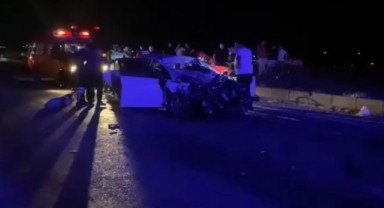 Karayolunda tır ile otomobil çarpıştı: 3 ölü, 1 yaralı