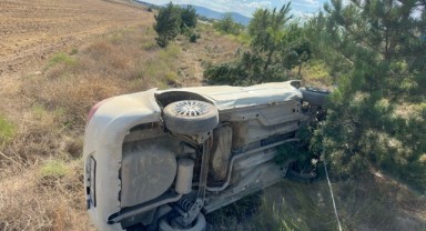 Kontrolden çıkan otomobil şarampole devrildi: 8 yaralı