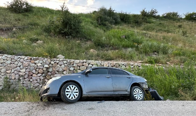 Kontrolden çıkan otomobil şarampole yuvarlandı: 4 yaralı