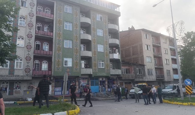 Mahallede husumetli aileler birbirine girdi: 3 yaralı