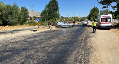 Malatya'da iki otomobil çarpıştı: 3 yaralı