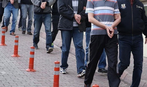 Manisa merkezli 3 ilde FETÖ operasyonu: 9 gözaltı
