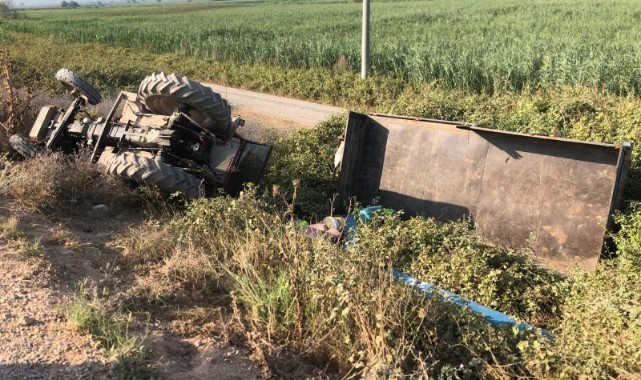 Mevsimlik işçileri taşıyan traktör devrildi : 1 ölü, 4 yaralı
