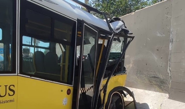 Minibüs duvara çarptı: 1 yaralı