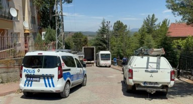 Nakliye firmasının asansörü elektrik tellerine değince 2 kişi yaralandı