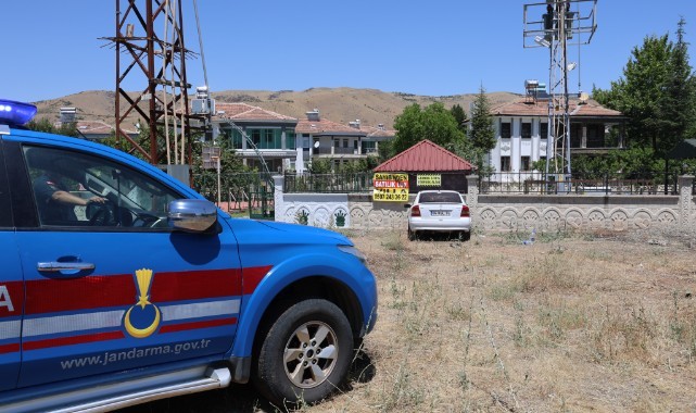 Otomobil bahçe duvarına çarptı: 5 yaralı