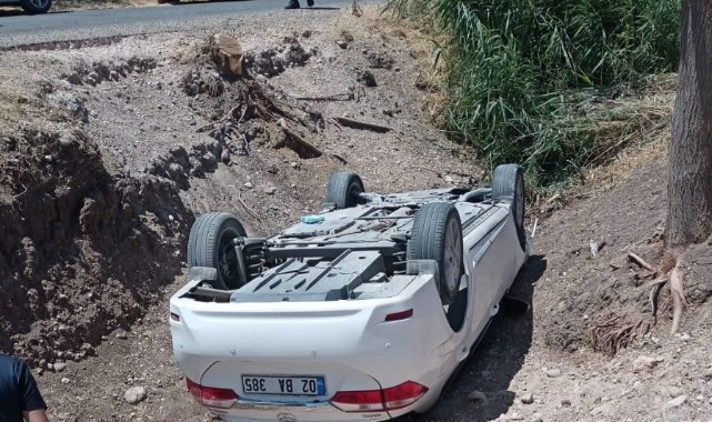 Otomobil dere yatağına yuvarlandı: 3 yaralı