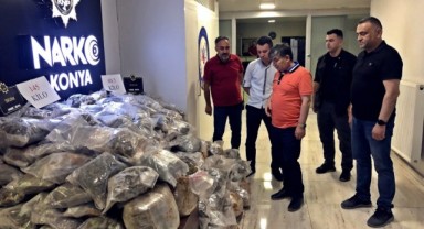 Otomobil içerisinden 225 kilo uyuşturucu madde çıktı