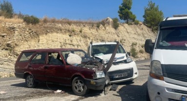 Otomobil ile hafif ticari araç çarpıştı: 2 yaralı