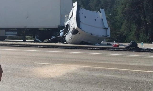Otomobil ile iki tırın karıştığı zincirleme kaza: 2 yaralı