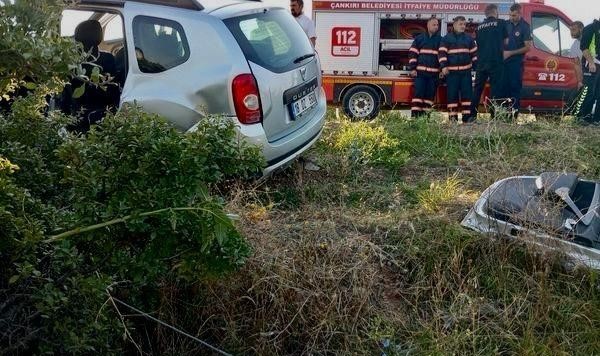 Otomobil ile kamyonet birbirine girdi: 4 yaralı
