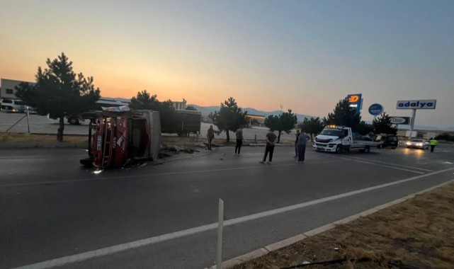 Otomobil ile kamyonet çarpıştı, 5 yaralı