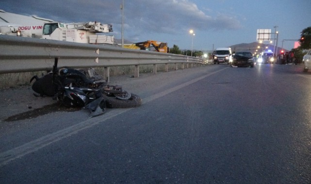 Otomobil ile motosiklet çarpıştı: 1 ölü, 2 yaralı