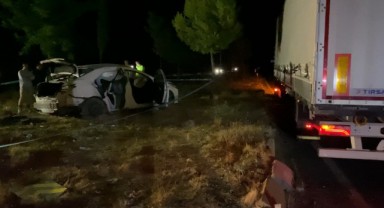 Otomobil ile tır çarpıştı: 1 ölü, 3 ağır yaralı
