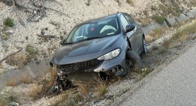 Otomobil refüje girdi! 4 kişi yaralandı