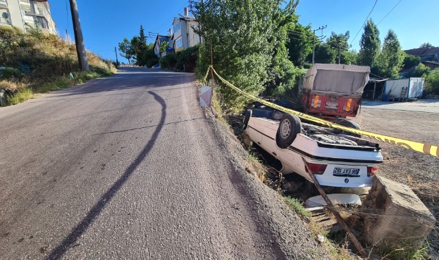 Otomobil şarampole devrildi: 2 yaralı