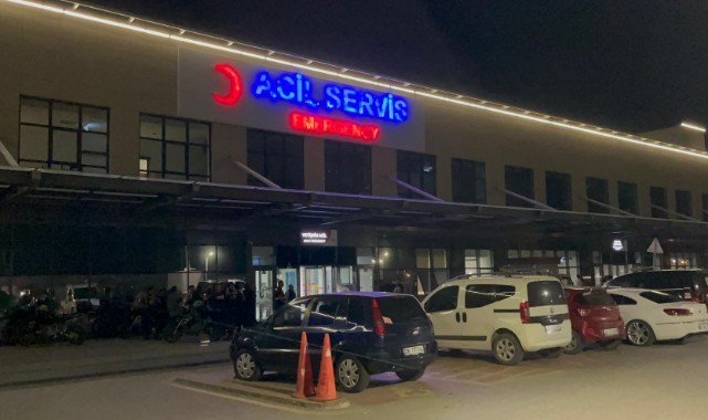 Parkta çıkan bıçaklı kavgada 1’i ağır 2 kişi yaralandı