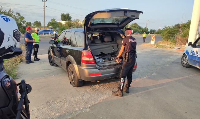 Polis'ten kaçan otomobilde uyuşturucu çıktı