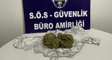 Şanlıurfa’da durdurulan araçta esrar ele geçirildi! 2 gözaltı