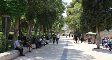 Şanlıurfa'da sıcak hava etkisini sürdürüyor