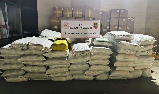 Şanlıurfa'da tonlarca kaçak tütün ele geçirildi