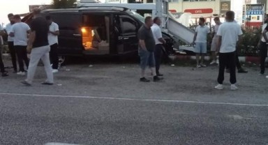 Sinop'ta iki otomobil çarpıştı: 1 ölü, 7 yaralı