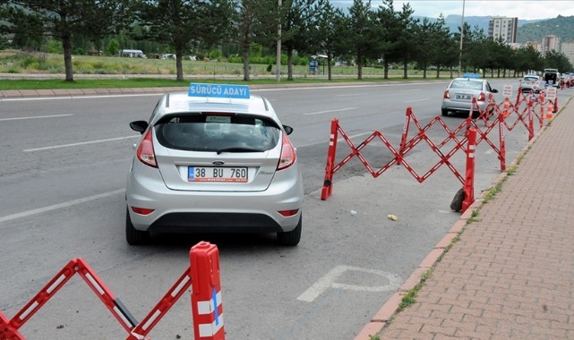 Sürücü adaylarının dikkatine, park manevrasında değişiklik bekleniyor