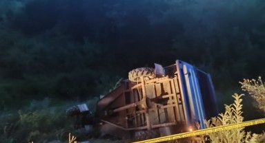 Tarım aracı şarampole devrildi: 1 ölü, 6 yaralı