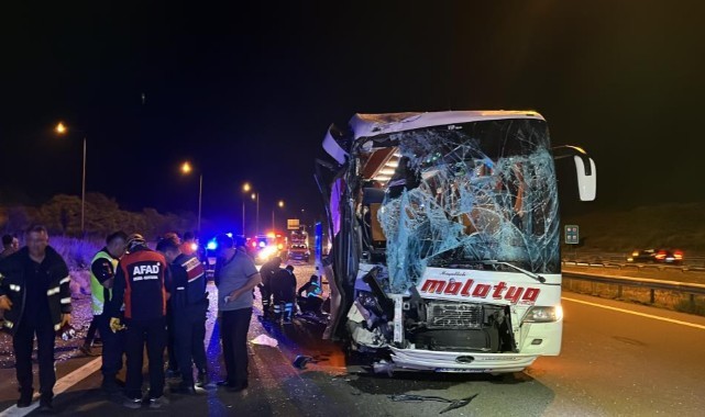 TEM otoyolunda yolcu otobüsleri çarpıştı: 15 yaralı