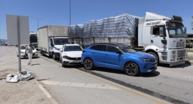 Tır, kamyonet ve iki cip çarpıştı: 2 yaralı